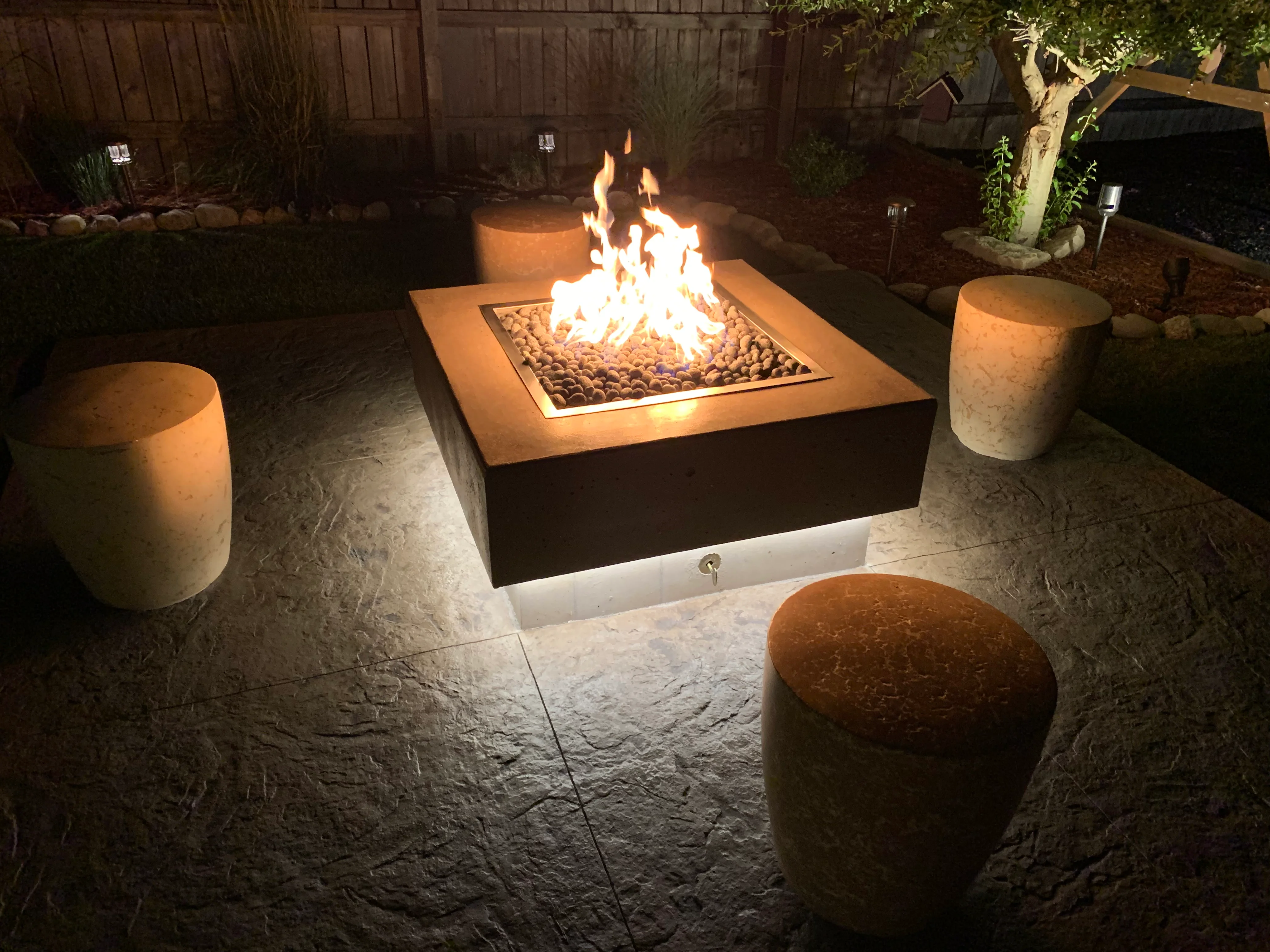 Hoosier Concrete Final Large backyard patio with decorative border in Northwest Indiana
